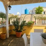 Torre Indipendente Con Terrazza シャレー レッチェ